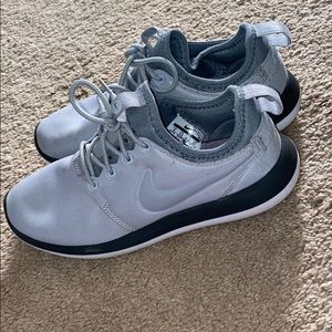 Grey & black nike roshes size 6 in women!!